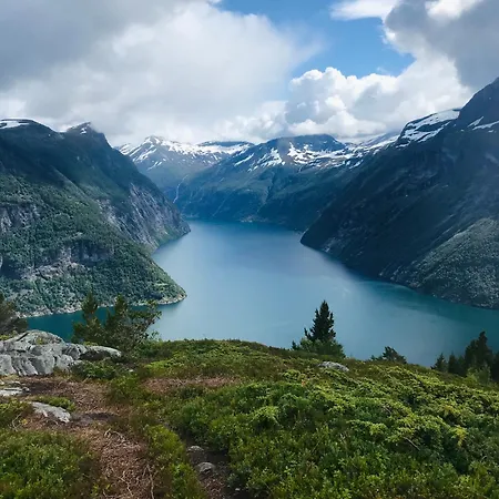 Central Mountain Penthouse Getaway, Strandafjellet Apartamento Stranda (More og Romsdal)