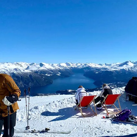 Central Mountain Penthouse Getaway, Strandafjellet